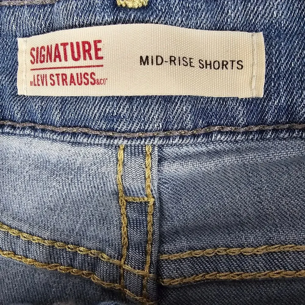 Levi's Signature Mid Rise Denim Shorts Women's Size 12 / 31